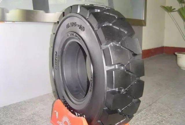 實心輪胎常見質(zhì)量問題及其發(fā)生原因